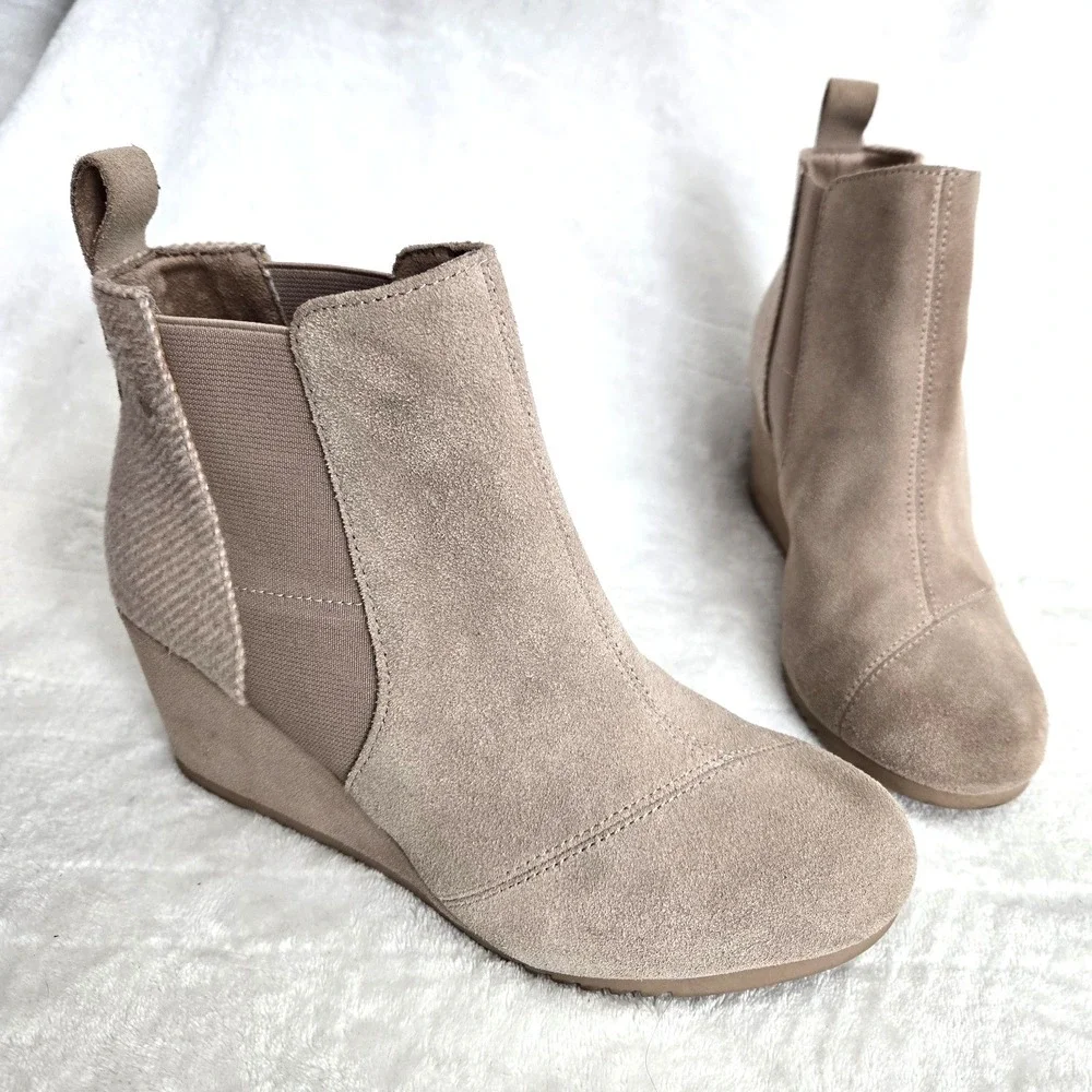 Toms Bailey Women's Wedge Ankle Boots Sz 9 Oatmeal Suede Casual Pull‎ on Botties